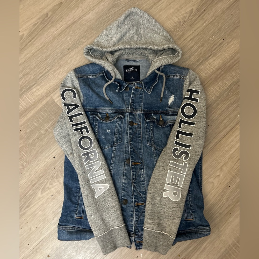Like New Hollister Jean Jacket with Sweatshirt Logo Sleeves Unisex size M - Picture 5 of 9
